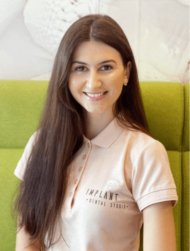 Mihaela Porumb, front-office - clincia dentara Implant Art Cluj